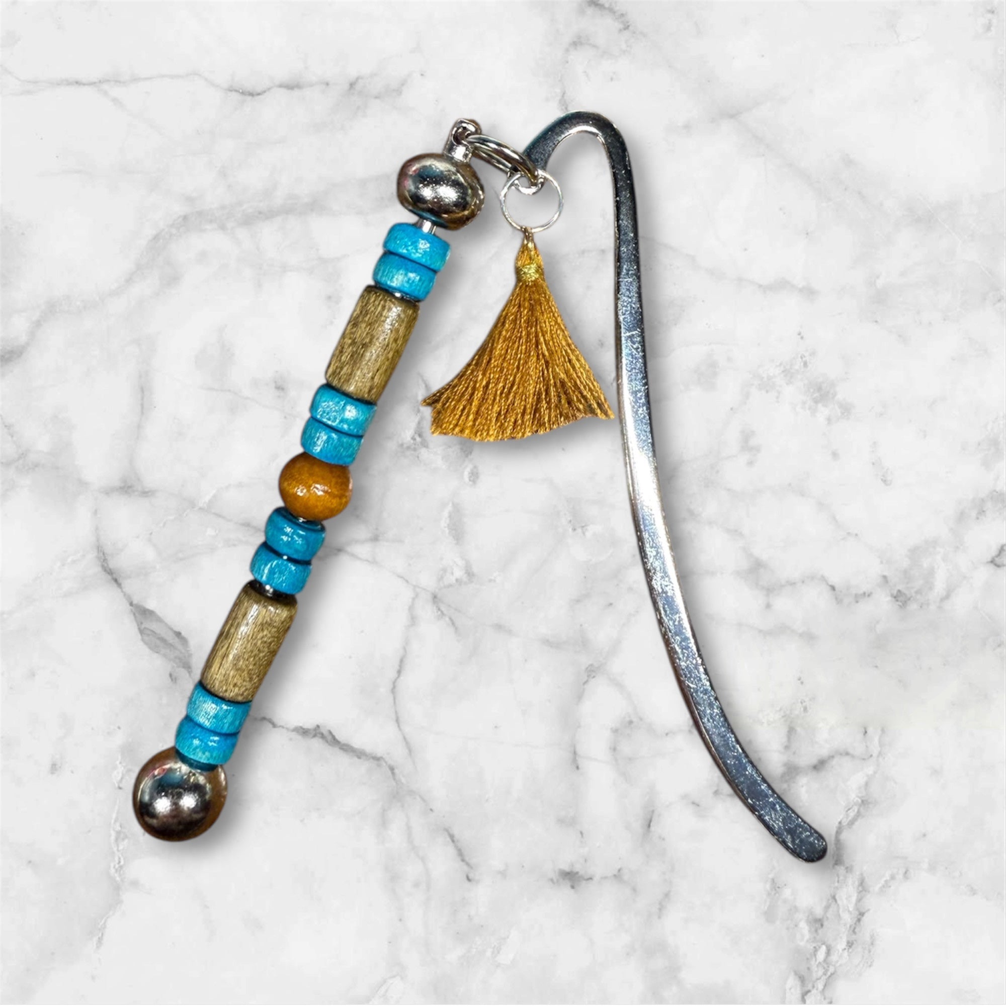 Marque-page avec perles et pompon / pièce unique