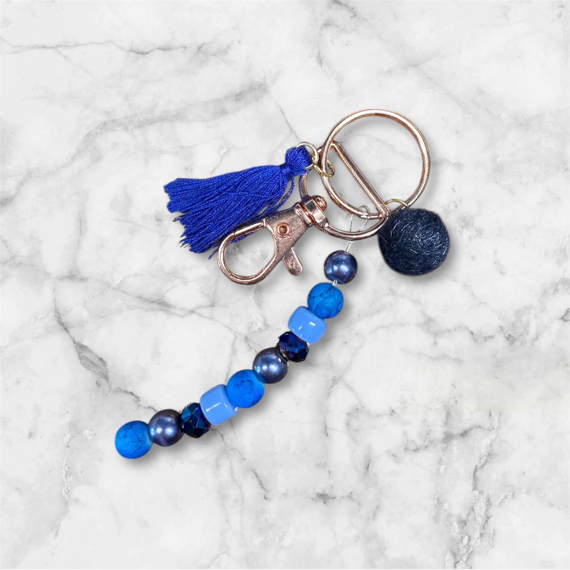 Porte-clés perles & pompons – Modèle unique