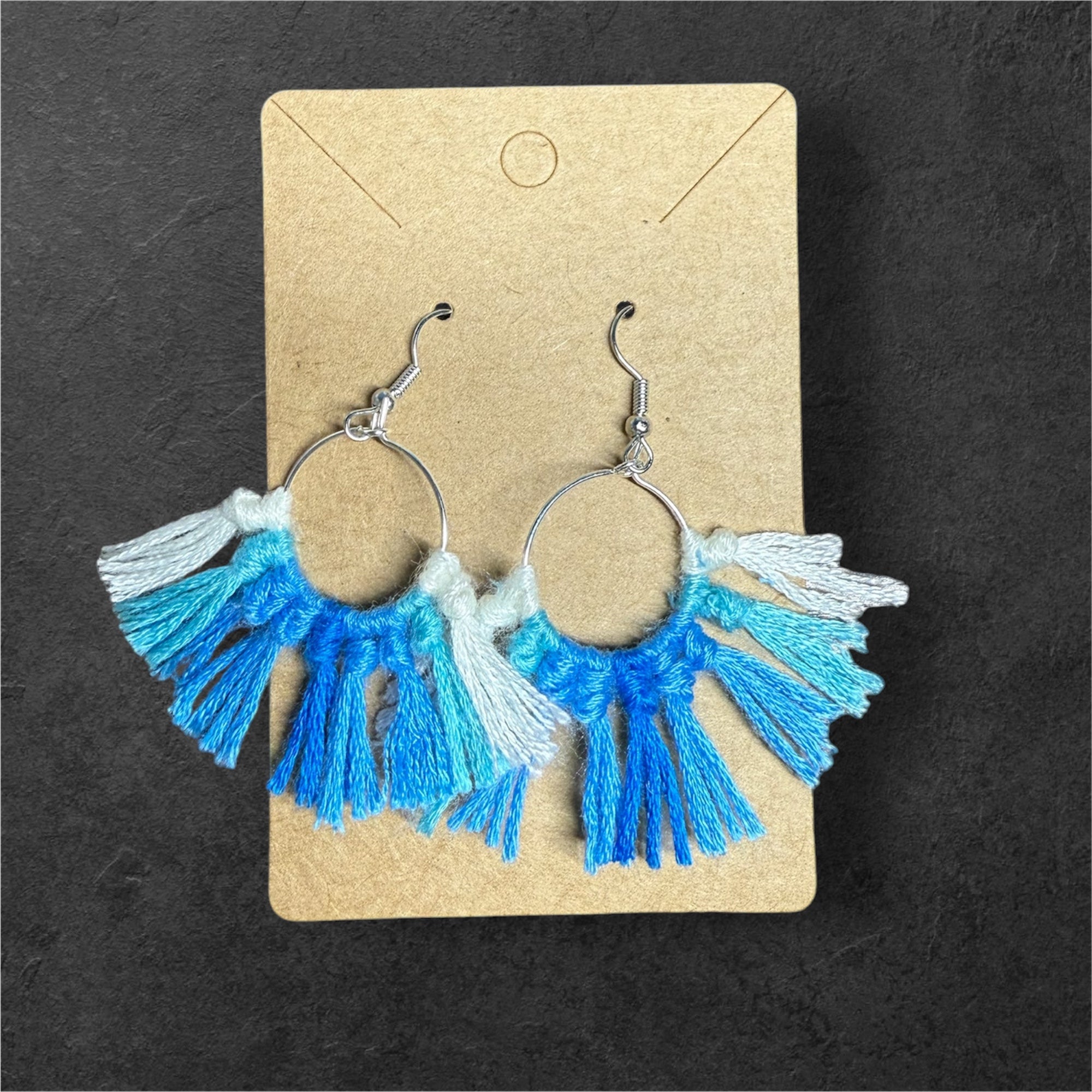 Boucles d’oreilles pompons / pièce unique
