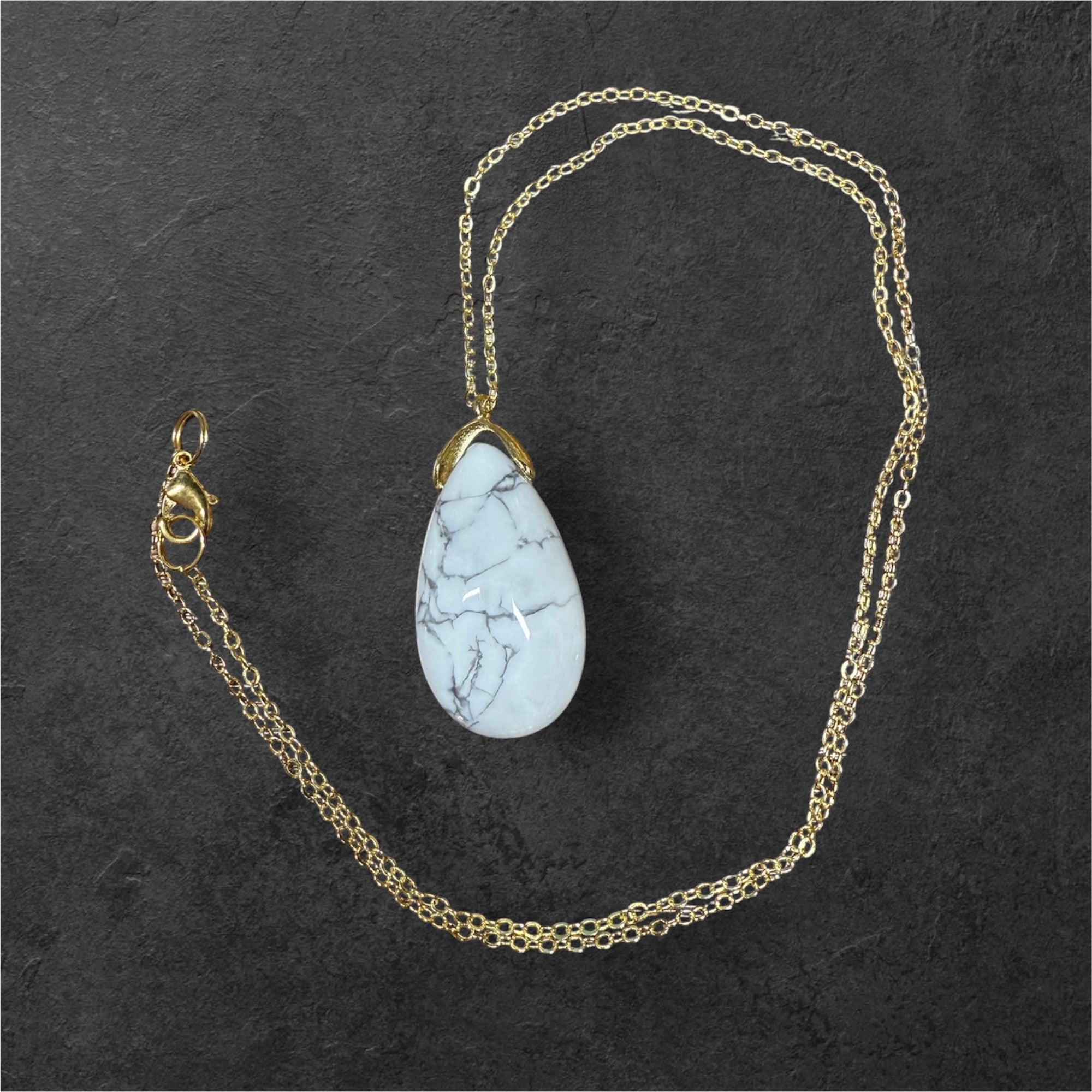 Collier pendentif goutte en Howlite blanche