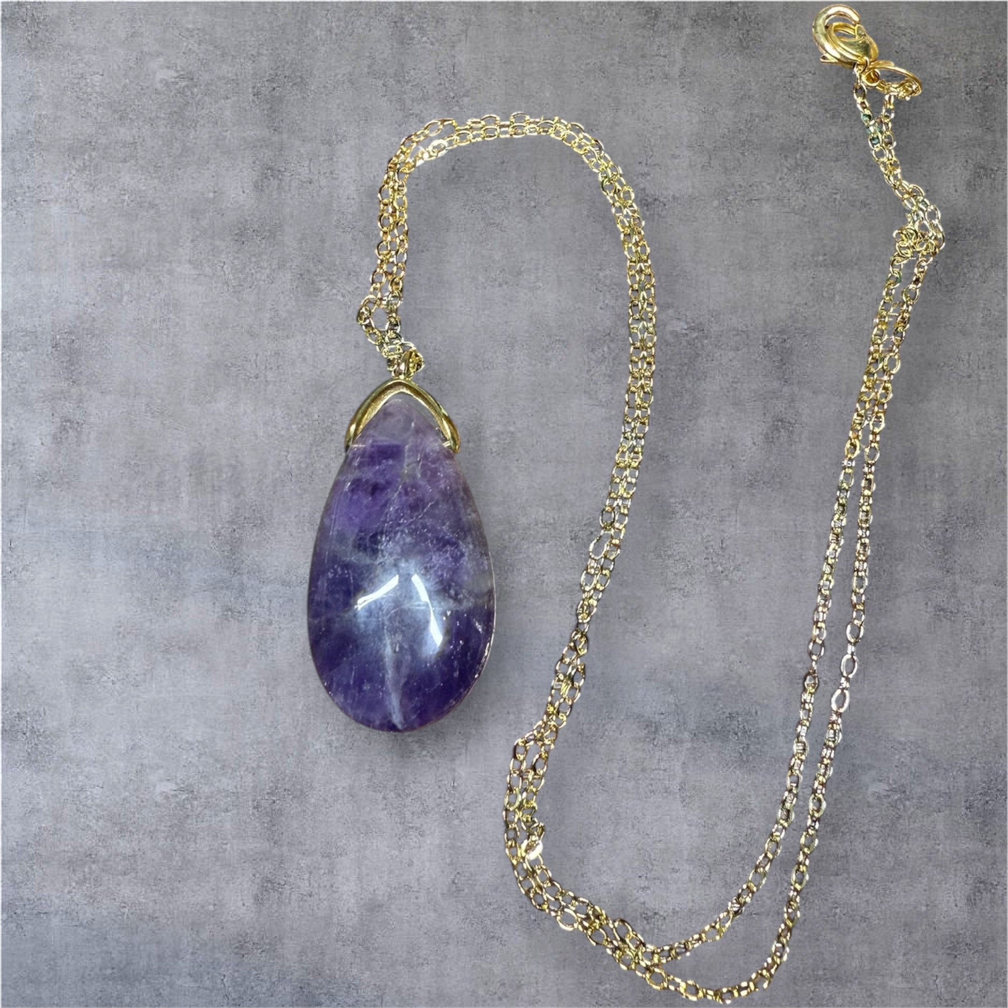 Collier pendentif goutte en améthyste rubanée