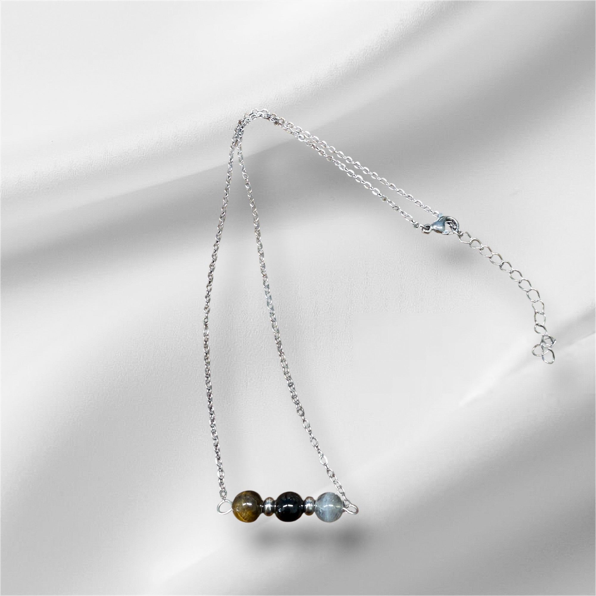 Collier en œil de tigre, onyx et labradorite