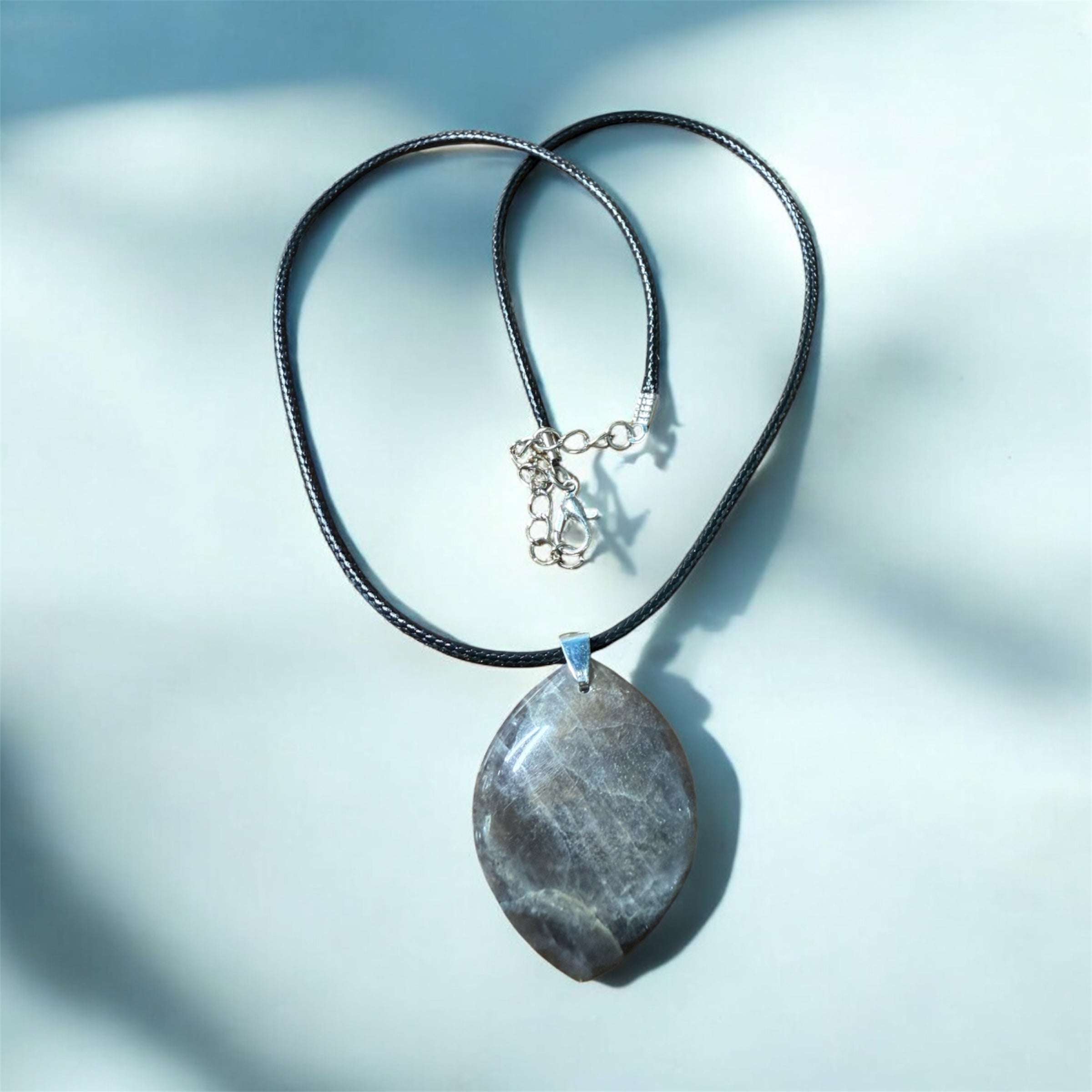 Collier pierre de lune noire